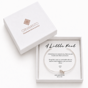 Brazalete Nudo de plata 925 " A little Knot"
